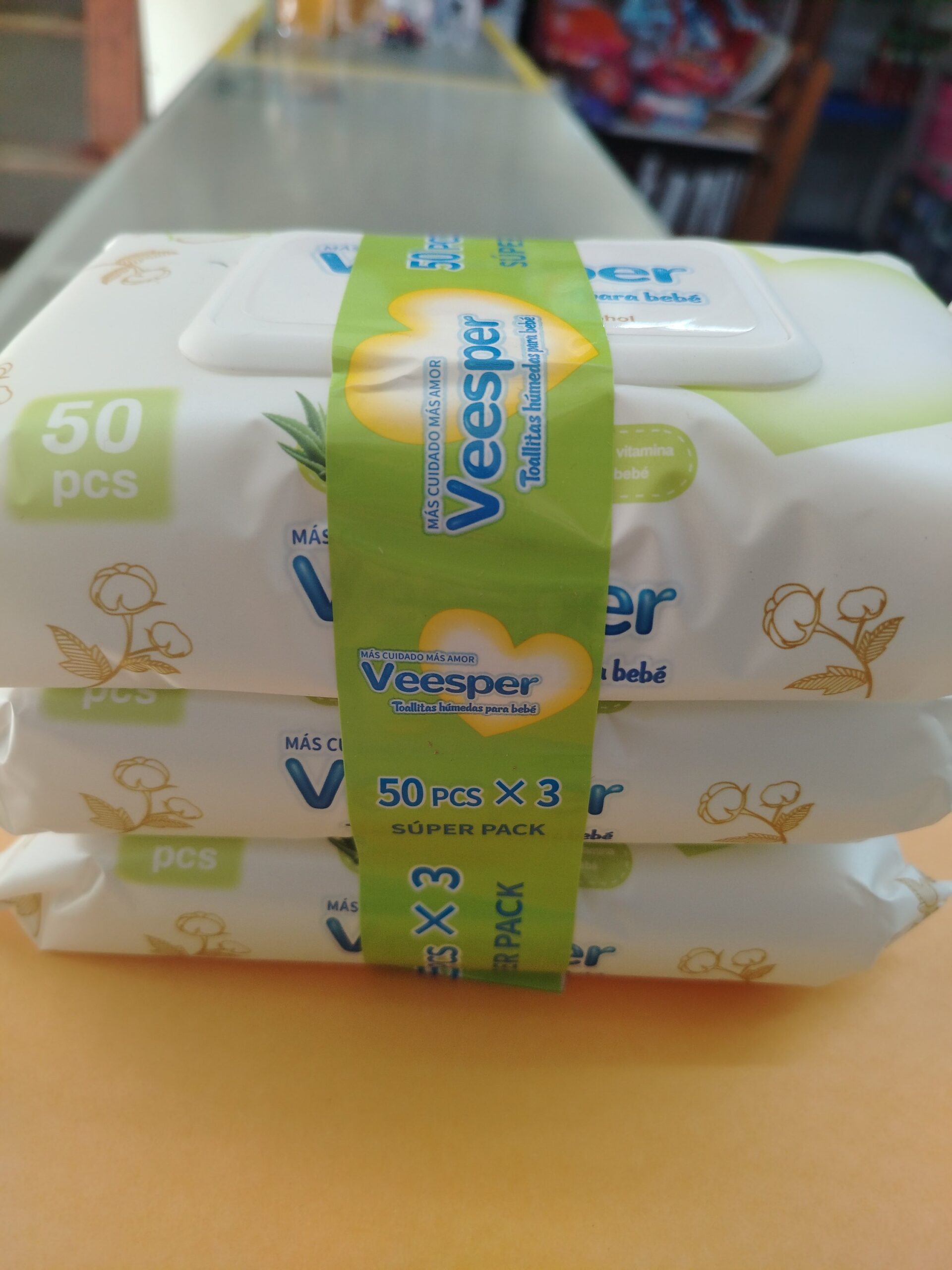 Toallitas humedas veesper en tripack x50 ...............venta x una unidad: imagen 1